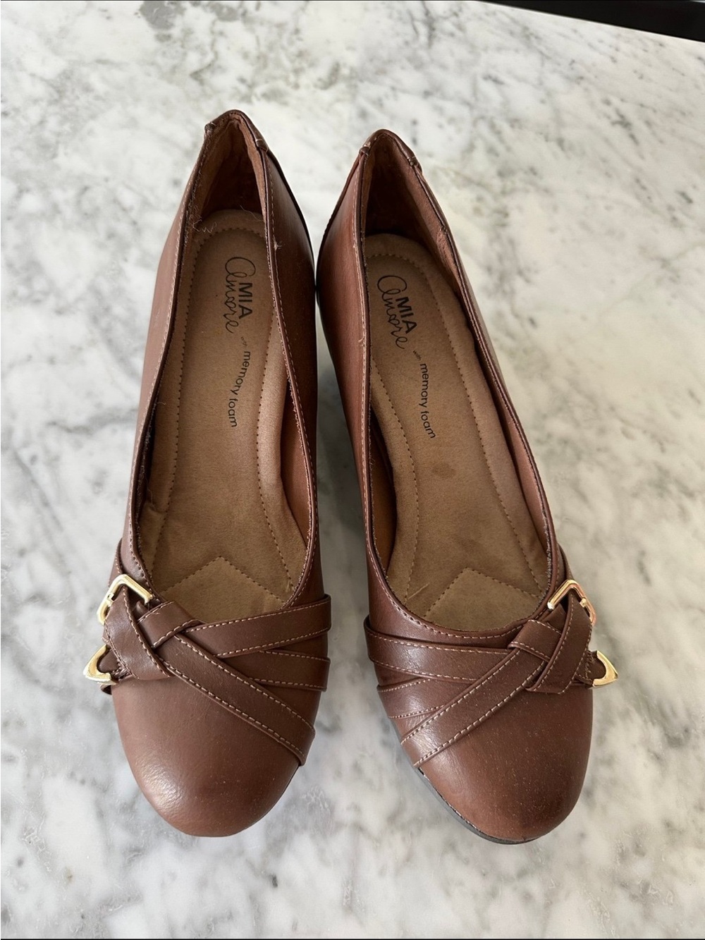 Mi Amore Brown Women's Ballet Flats with Gold Buckle Detail